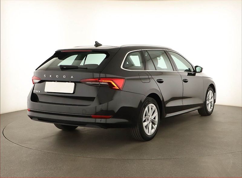 Škoda Octavia (2022) Style 2.0 TDI, Automat, ČR - fotka 5 z 14