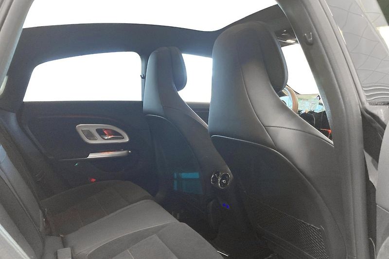 Mercedes-Benz CLA 250+ AMG Premium+ HuD Burm 360 - fotka 16 z 22