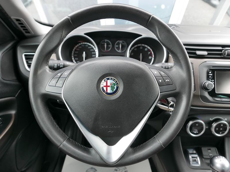 Alfa Romeo Giulietta 1,4T 120PS ČR - fotka 20 z 32