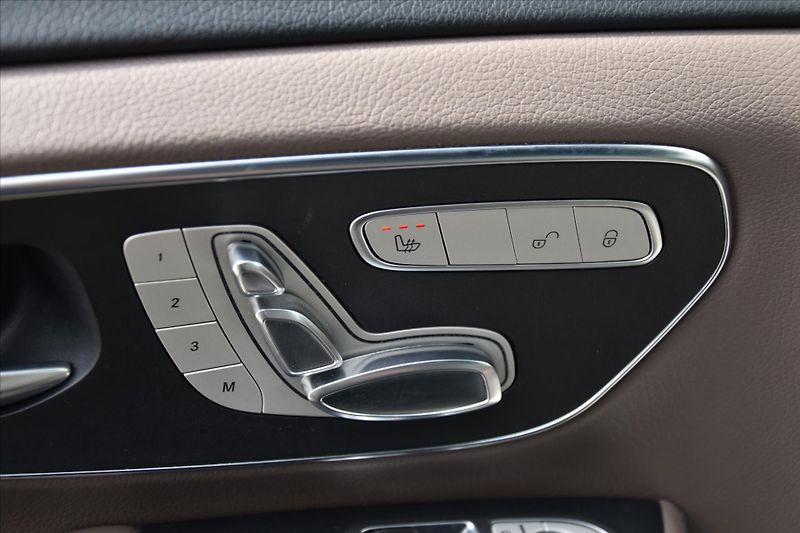 Mercedes-Benz Třídy V 300d 4MATIC AMG LONG AVANTGARD - fotka 29 z 32