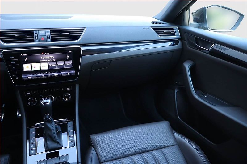 Škoda Superb (2019) Laurin&Klement 2.0 TDI - fotka 8 z 31
