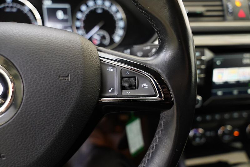 Škoda Superb - fotka 17 z 25