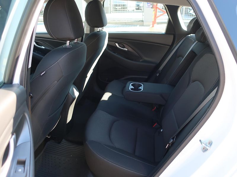 Hyundai i30 1.6CRDi 85kW STYLE NAVI ALU - fotka 14 z 31