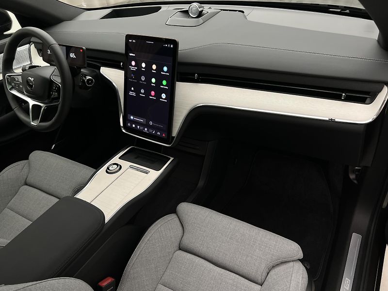 Volvo EX90 AWD TWIN MOTOR RECHARGE 7 MÍST - fotka 23 z 53
