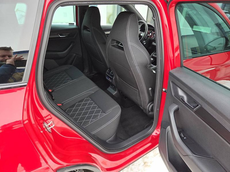 Škoda Karoq Sportline 1.5 TSI DSG tažné - fotka 39 z 45