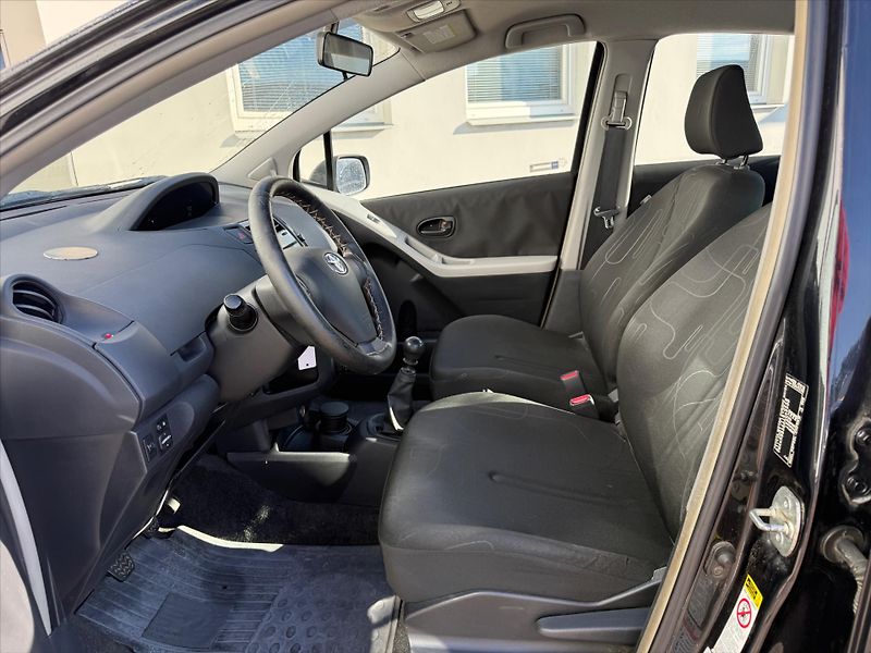 Toyota Yaris 1,3 Terra Cool - fotka 9 z 13