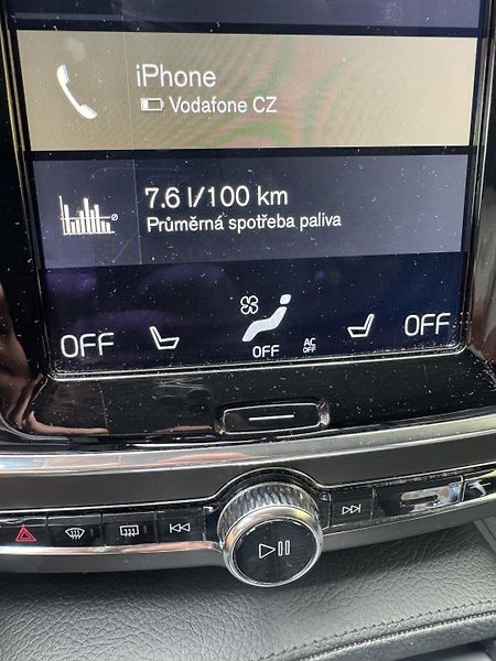 Volvo S90 (2018) D4 AWD, 4X4, Automat - fotka 6 z 13