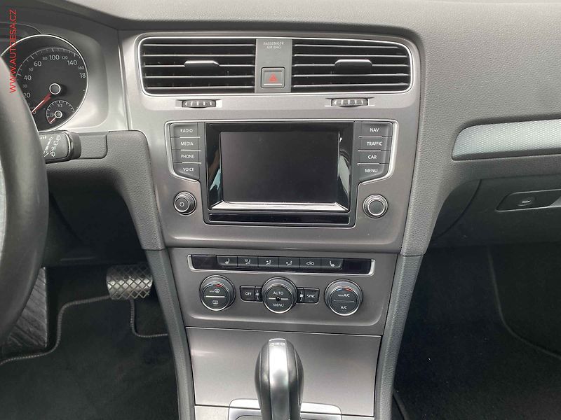 Volkswagen Golf (2015) 1.6 TDi, Lounge, DSG, +kola - fotka 12 z 18