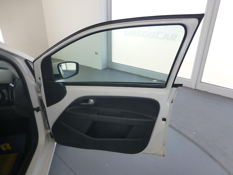 Volkswagen up! (2013) 1,0MPI**KLIMATIZACE** - fotka 14 z 22