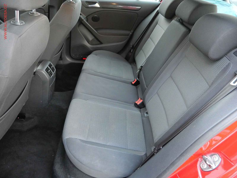 Volkswagen Golf (2012) 1.2 TSi, 2.maj,ČR - fotka 10 z 15