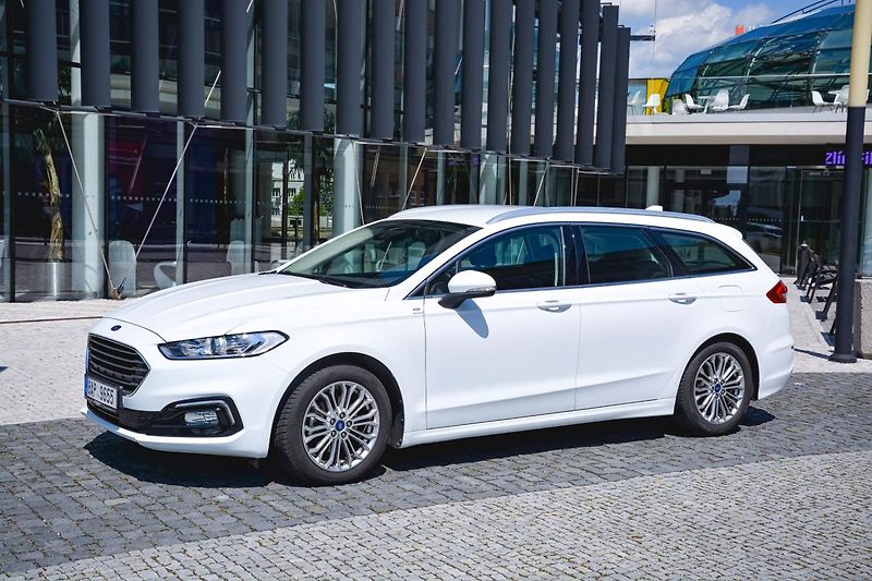 Ford Mondeo (2021) 2.0 138kw Hybrid ecvT TITANIUM - fotka 6 z 32