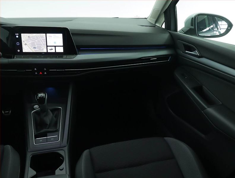 Volkswagen Golf (2023) Life 1.5 TSI, Navi, Tempomat - fotka 8 z 15