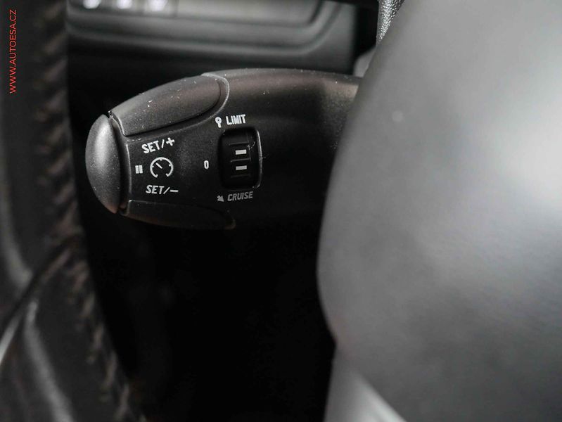 Peugeot 2008 (2017) 1.2 PT, 2.maj,ČR, servis - fotka 14 z 17
