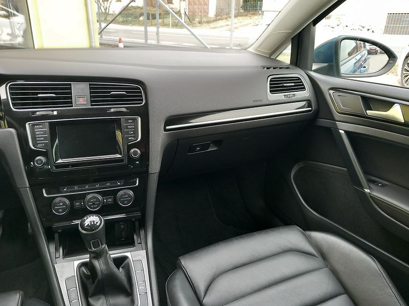 Volkswagen Golf (2013) VII 2,0TDi 110kw 1.MAJITEL - fotka 24 z 39