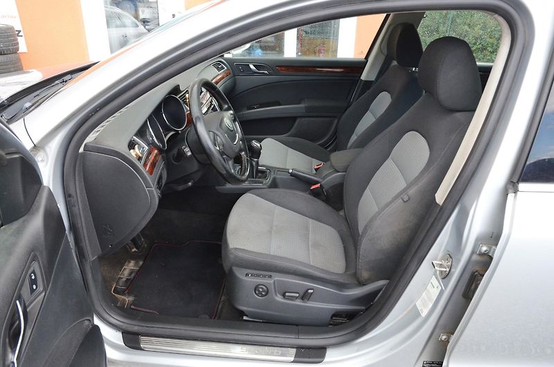 Škoda Superb (2011) 2.0 TDi 103kW AMBITION - fotka 12 z 31