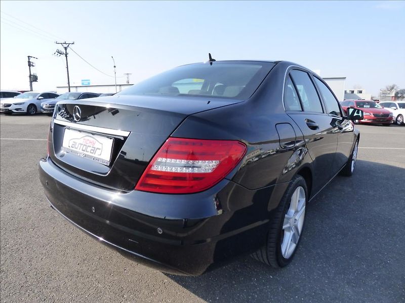 Mercedes-Benz Třídy C 2,2 CDI BlueEfficiency  180 CD - fotka 5 z 41