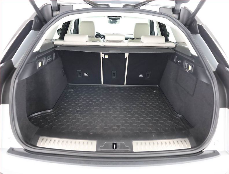Land Rover Range Rover Velar (2018) D300 - fotka 22 z 23