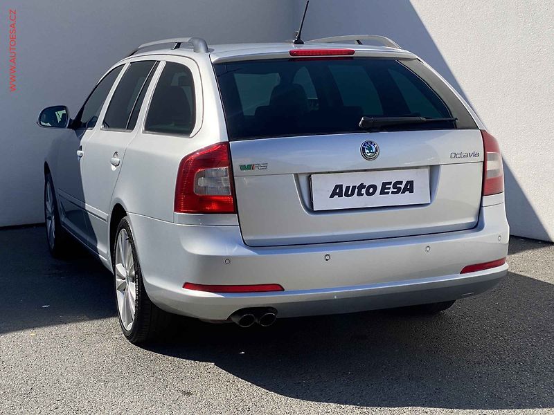 Škoda Octavia (2013) 2.0 TDi, RS, xenon, AC - fotka 6 z 17