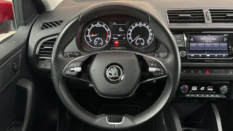 Škoda Fabia 1.0 TSI Ambition Combi Tour - fotka 9 z 24