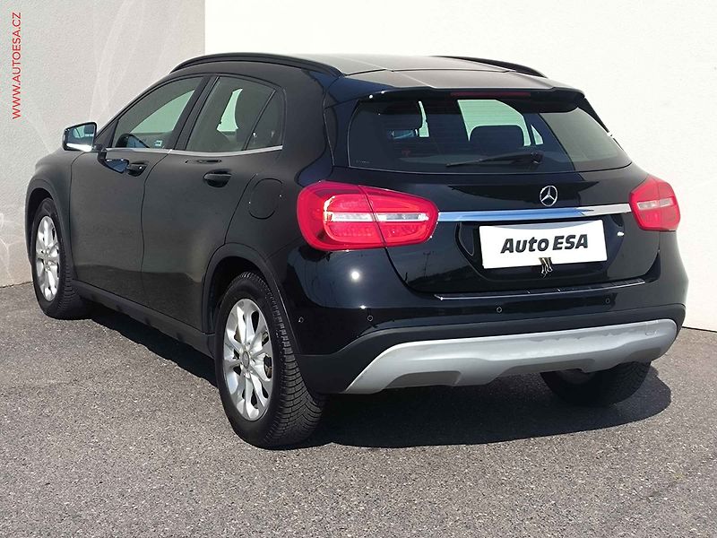 Mercedes-Benz GLA (2016) 2.2CDi 200d 4Matic, ČR - fotka 6 z 24