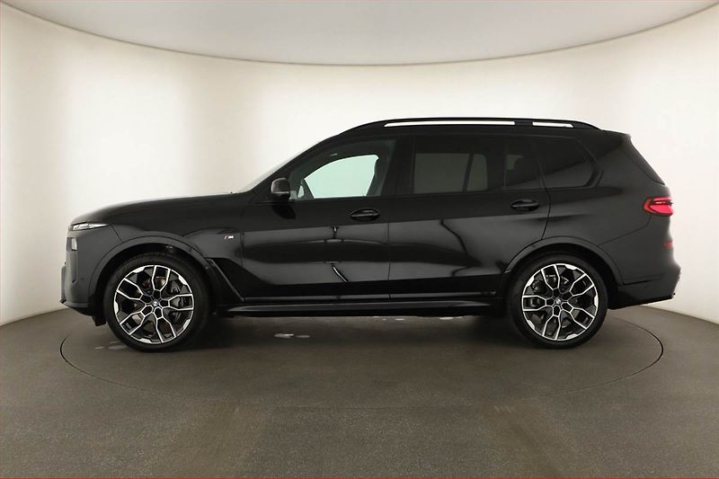 BMW X7 (2026) xDrive40d - fotka 3 z 21