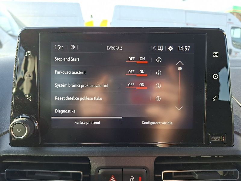 Opel Combo LIFE XL 1,2T 130k EAT8 7.Míst - fotka 22 z 25