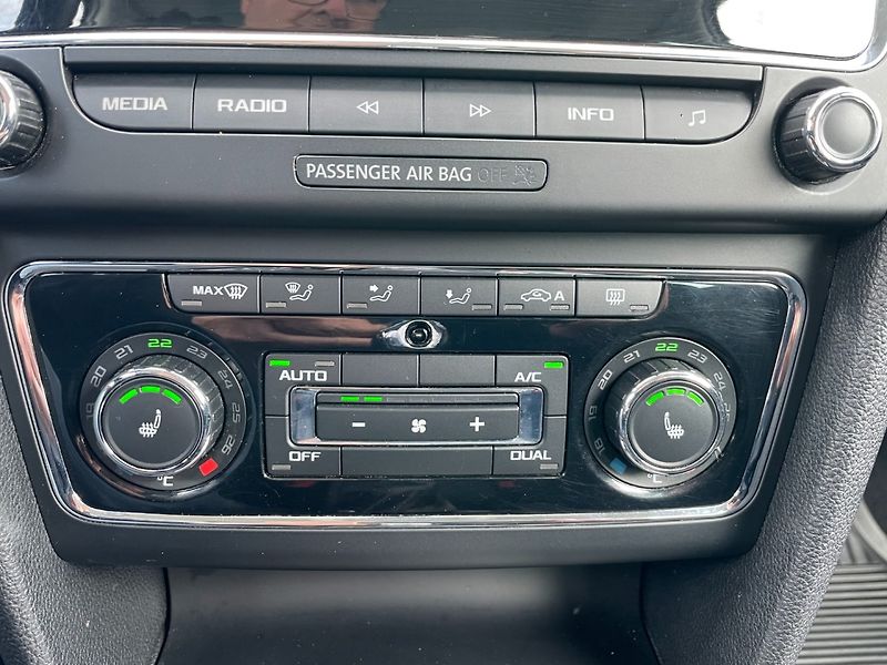 Škoda Superb (2015) 2.0 TDi 103kW! DSG! CZ! - fotka 17 z 27