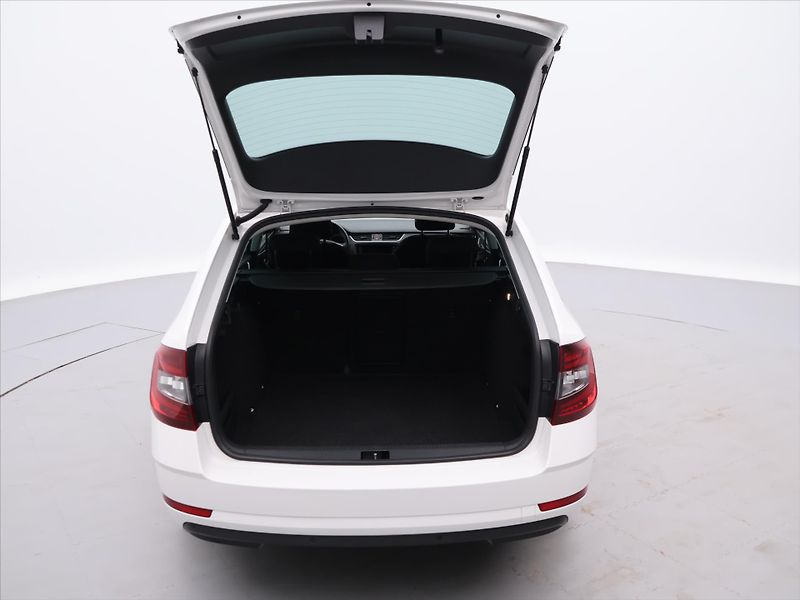 Škoda Octavia 1,6 TDI 85kW DSG Style LED CZ - fotka 8 z 22