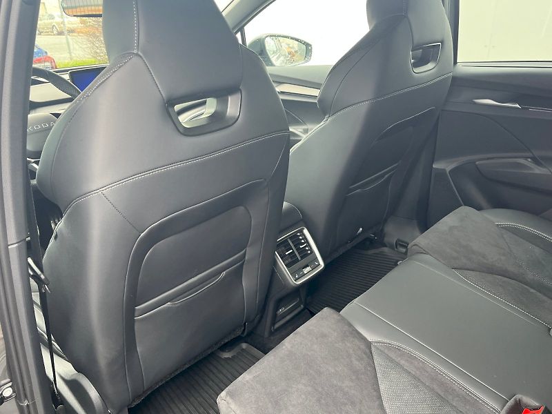 Škoda Enyaq (2025) 82 kWh Sportline 85x - fotka 9 z 29