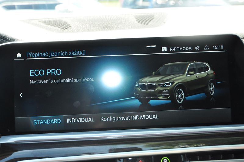 BMW X5 xDrive 40d 250kW - fotka 26 z 36