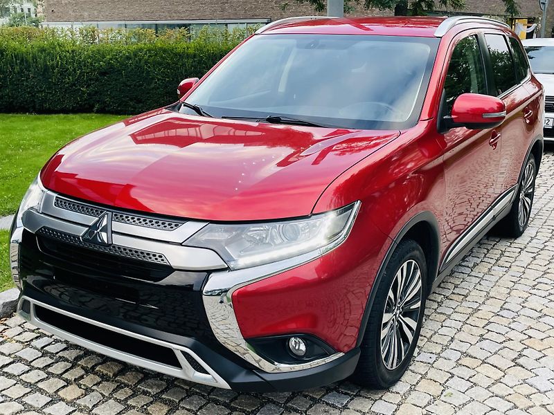 Mitsubishi Outlander 2.0i AUTOMAT 1.MAJITEL KAMERA  - fotka 4 z 43