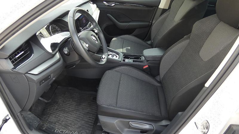 Škoda Octavia 1.5 TSI DSG Ambition - fotka 18 z 22