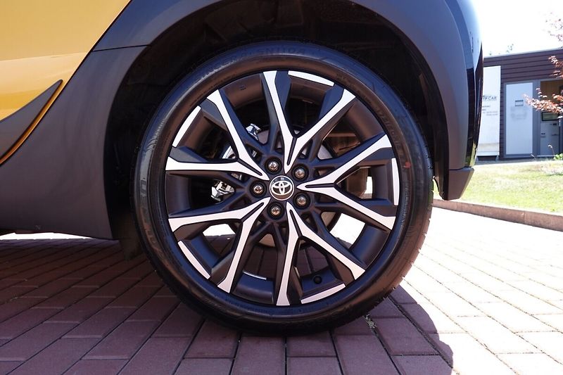 Toyota Aygo 1,5 HEV GR SPORT - fotka 8 z 33