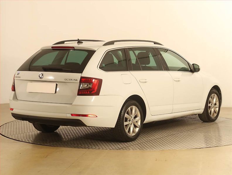 Škoda Octavia (2020) 1.5 TSI, Serv.kniha, Tempomat - fotka 5 z 17