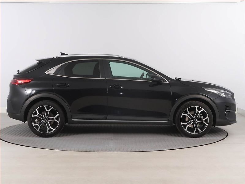Kia XCeed (2022) 1.6 CRDi MHEV, AUTOMAT - fotka 6 z 20