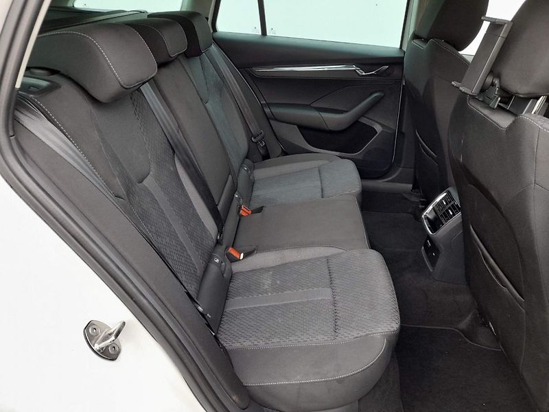 Škoda Octavia COMBI STYLE PLUS 2.0TDI 85KW 7 - fotka 14 z 20