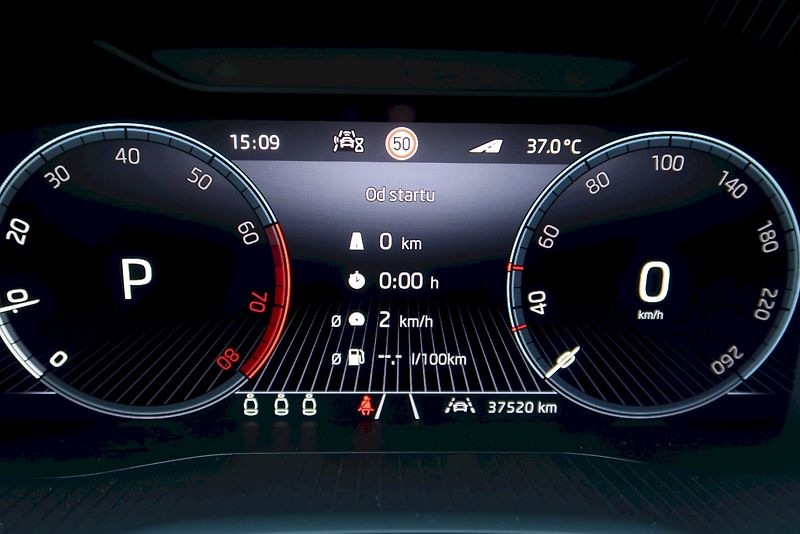 Škoda Karoq (2025) Top Selection 1.5 TSI 110 kW D - fotka 6 z 28