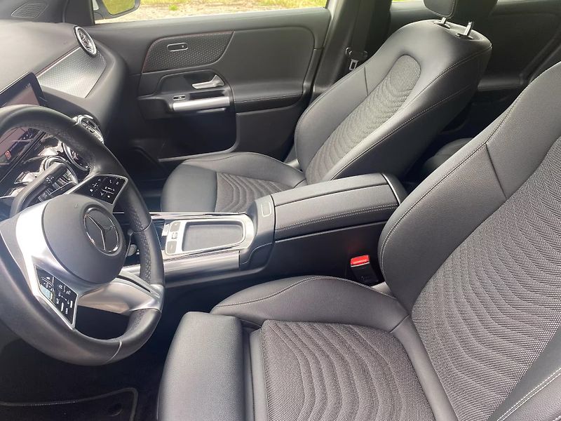 Mercedes-Benz EQA 300 4M Progressive Facelift - fotka 6 z 14