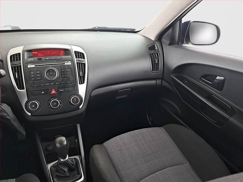 Kia Ceed (2010) 1.4 CVVT, Park. senzory - fotka 8 z 14