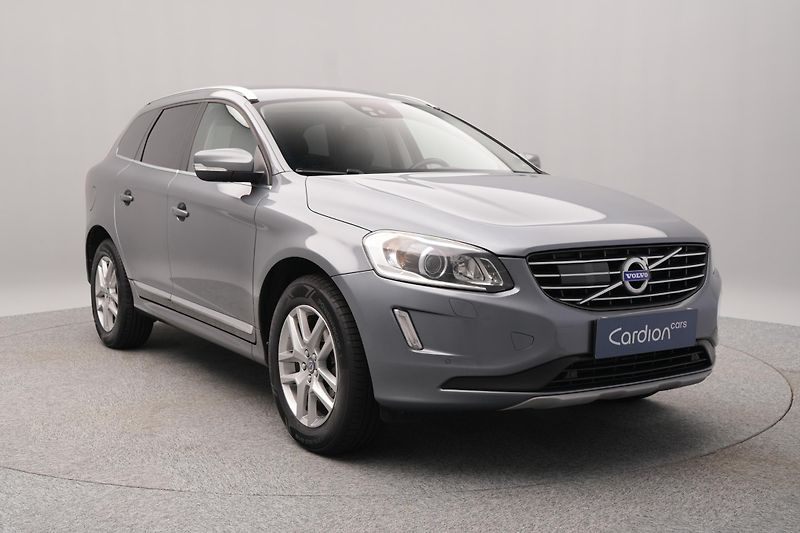 Volvo XC60 D4 AWD SUMMUM AUT - fotka 12 z 46