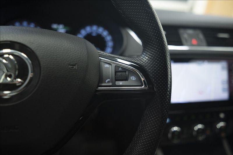 Škoda Octavia 2,0 TDI NAVI KEYLESS VÝHŘEV ČR - fotka 21 z 41