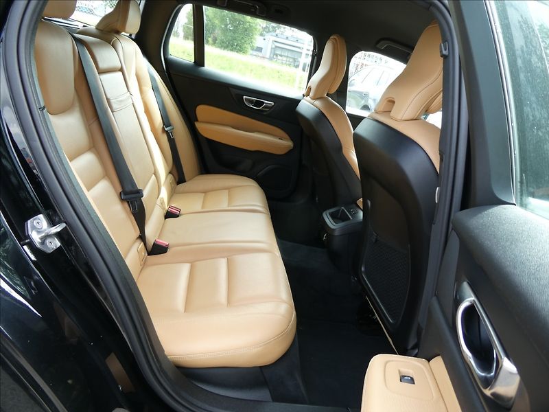 Volvo V60 2,0 D3 AWD Inscription,DPH,ČR - fotka 26 z 41