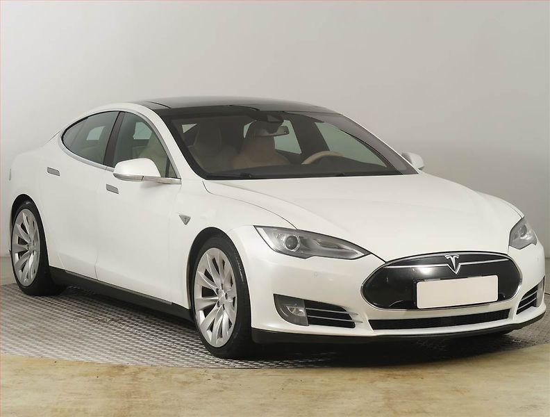 Tesla Model S (2015) 85D, SoH 84% - fotografie inzerátu