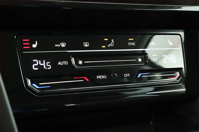 Volkswagen Passat (2020) 1.5 TSI, Automat, Serv.kniha - fotka 17 z 21