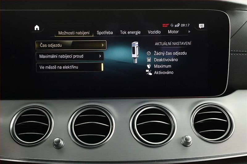 Mercedes-Benz Třídy E (2021) AMG Paket E 300 e 4MATIC - fotka 14 z 31