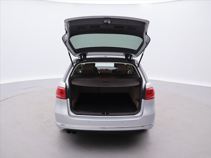 Volkswagen Passat 2,0 TDI 103kW DSG Xenon Navi - fotka 9 z 32