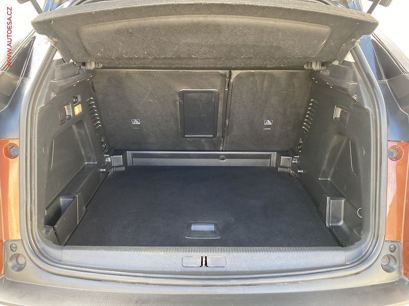 Peugeot 3008 (2018) 1.2 PT, Allure, AT - fotka 7 z 16
