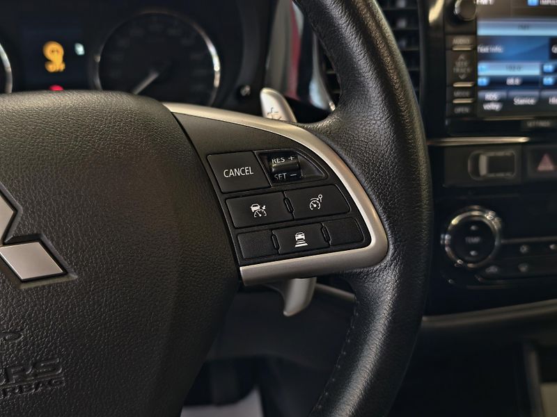 Mitsubishi Outlander 2.2 DI-D 110kW A/T, 7MÍST, 4x4 - fotka 21 z 27