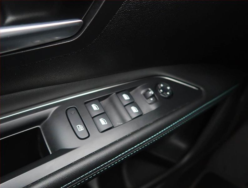 Peugeot 5008 (2021) Allure 1.5 BlueHDi - fotka 19 z 25