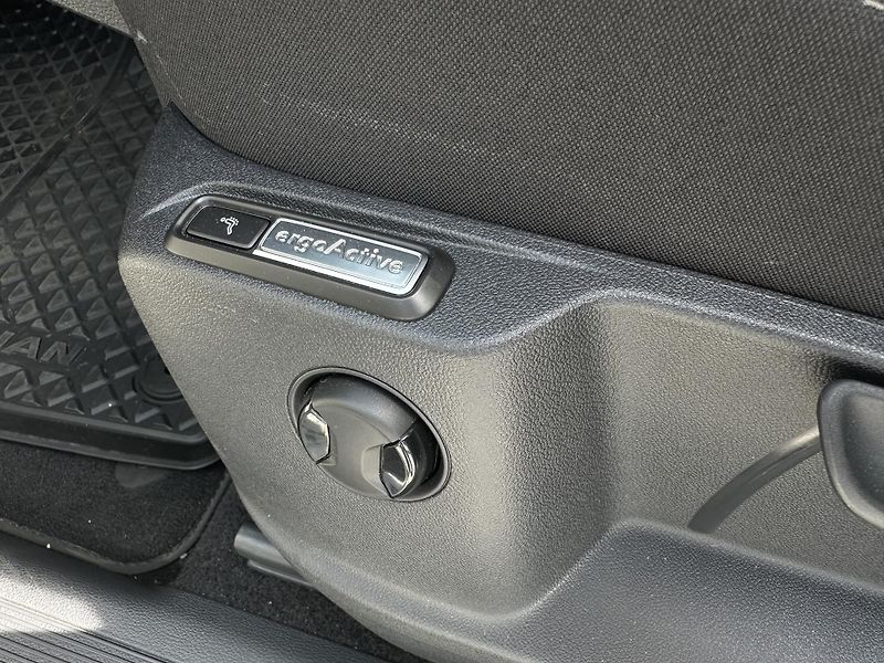 Volkswagen Tiguan 2.0 TSI DSG 4Motion - fotka 23 z 30